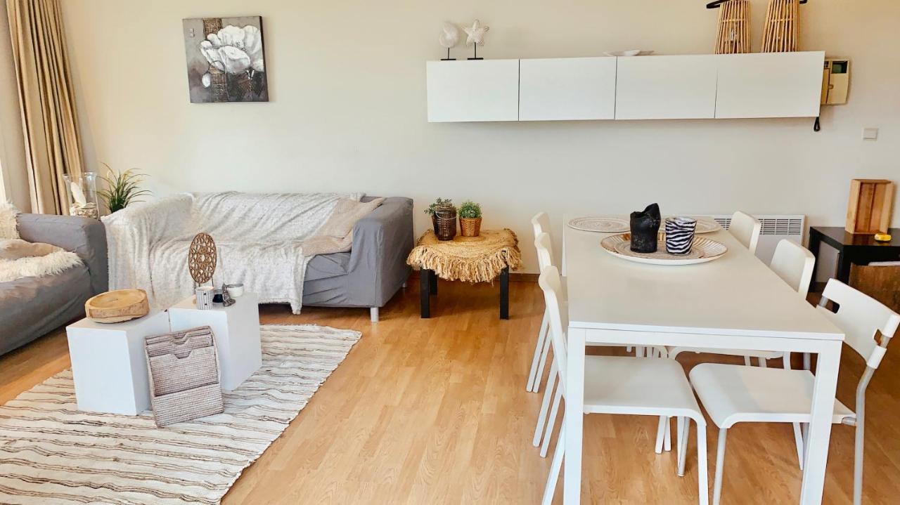 Ruim, Lichtrijk Appartement Met Groot Terras Uitstekend Gelegen In De Panne Luaran gambar