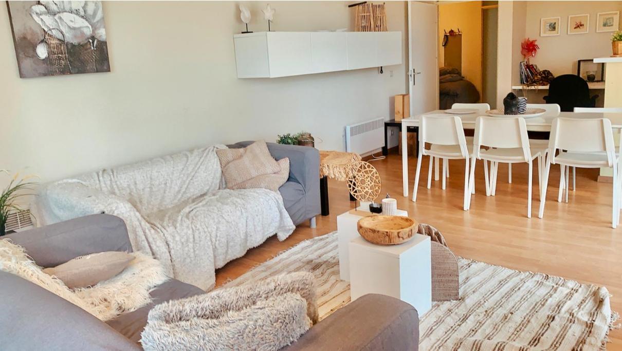 Ruim, Lichtrijk Appartement Met Groot Terras Uitstekend Gelegen In De Panne Luaran gambar