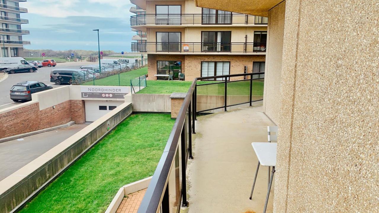 Ruim, Lichtrijk Appartement Met Groot Terras Uitstekend Gelegen In De Panne Luaran gambar