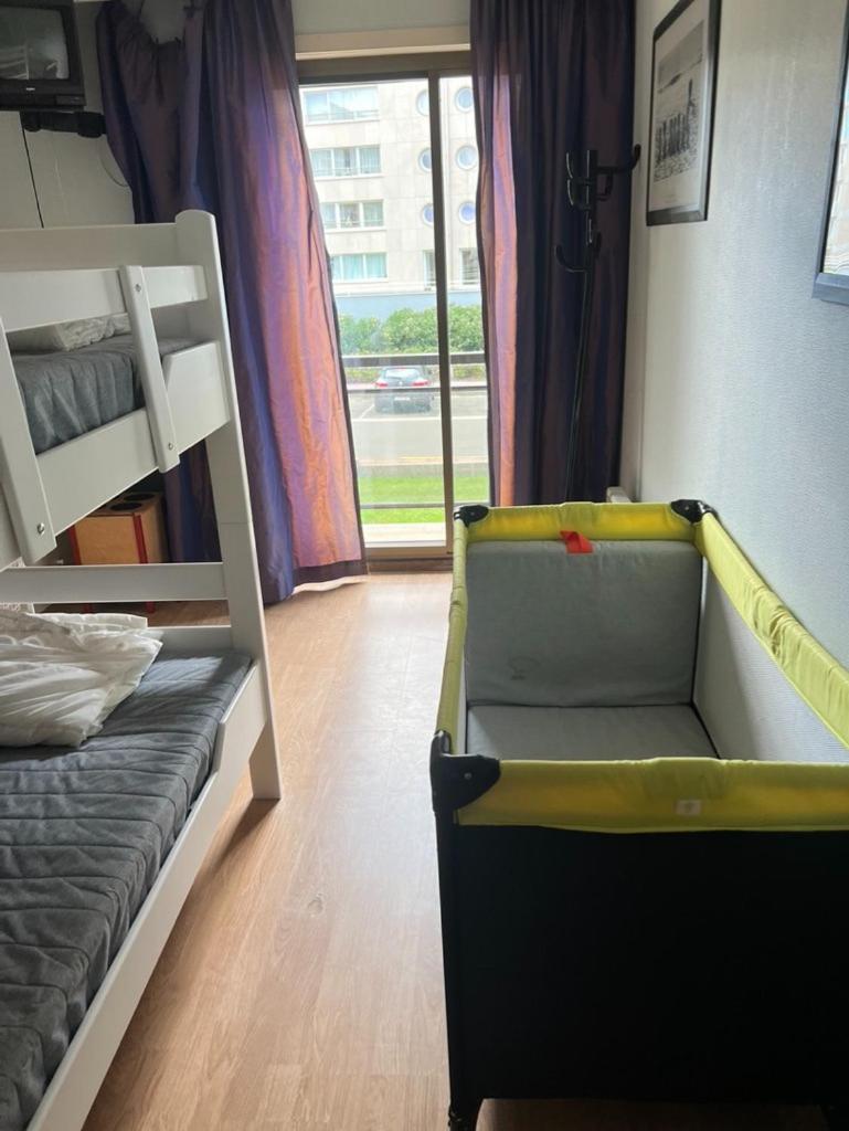 Ruim, Lichtrijk Appartement Met Groot Terras Uitstekend Gelegen In De Panne Luaran gambar
